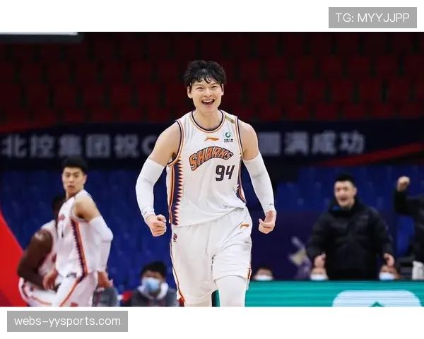 上海防守端限制对手篮下进攻出色 怀特塞德王哲林内线篮板保护稳固